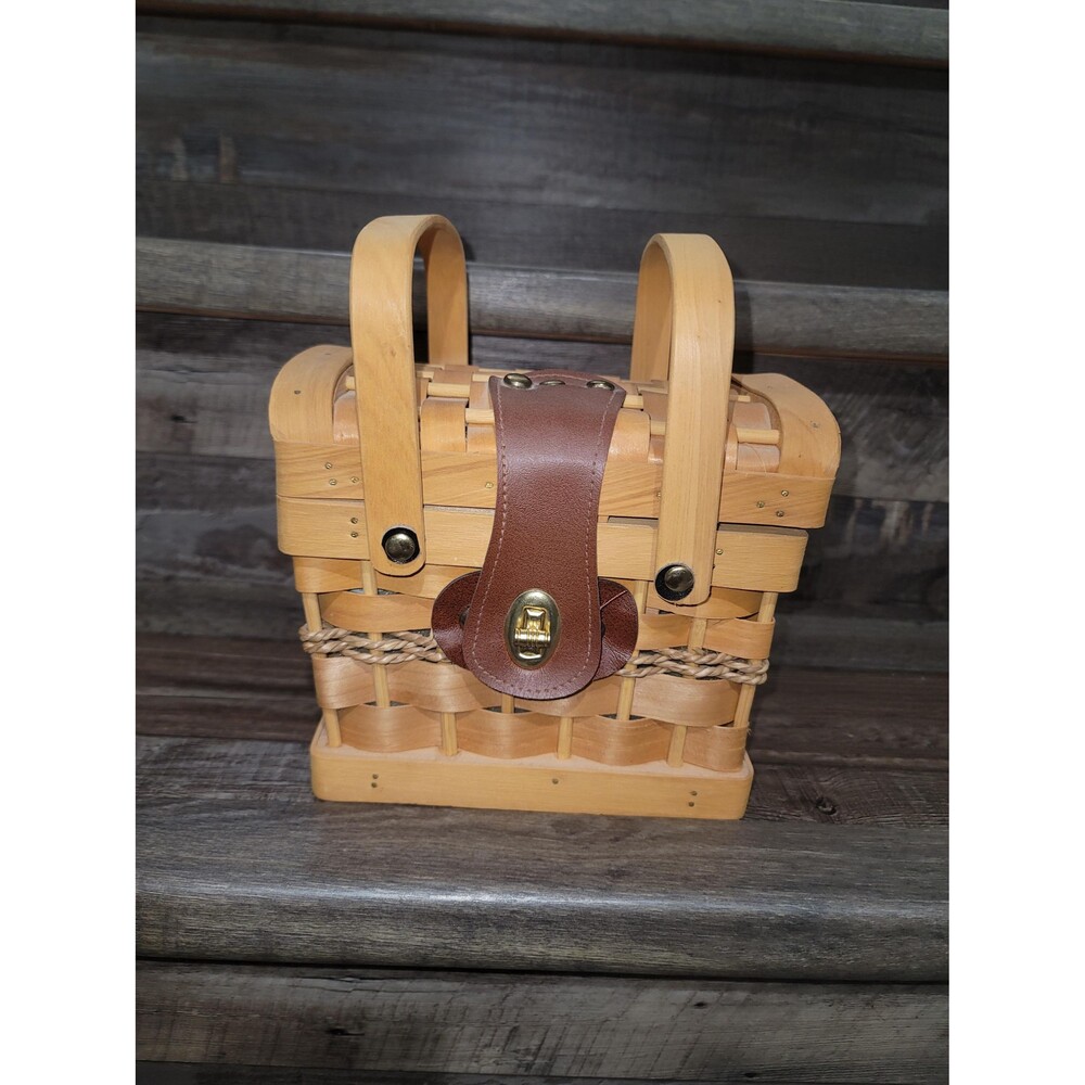 Vintage Woven Basket With Handles, Latched Lid And Lined Interior 8x6x6.5